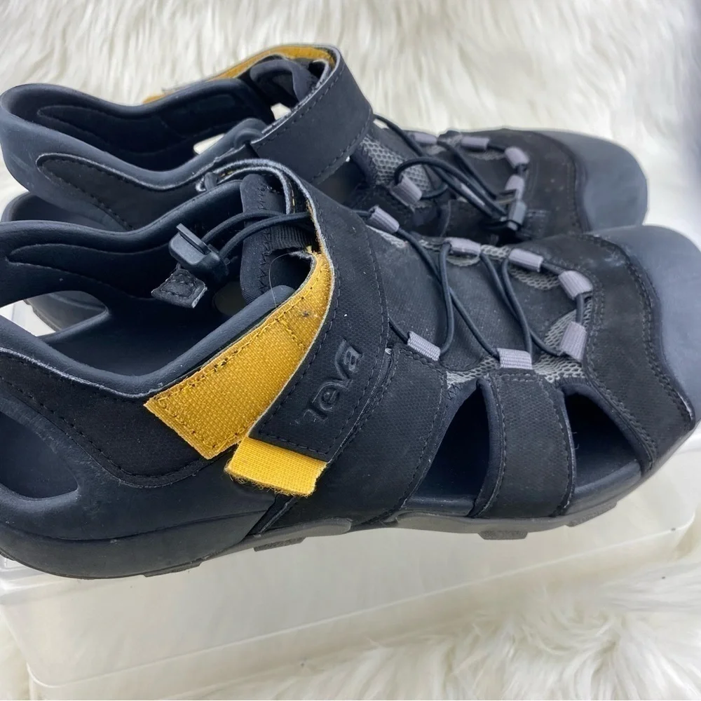 TEVA HIKING SANDALS SIZE 10 MAN